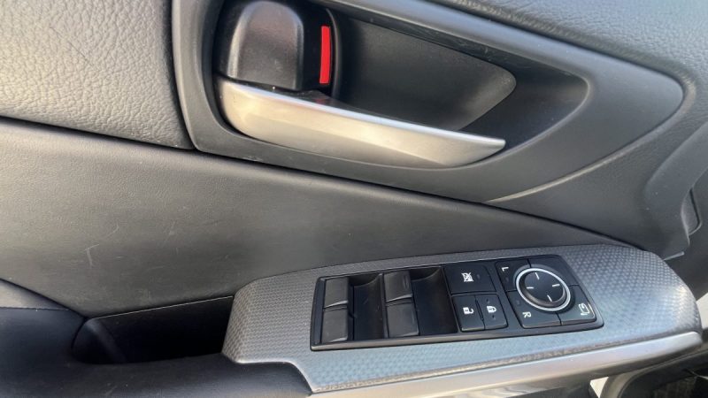 LEXUS IS 300H F SPORT TOIT OUVRANT 