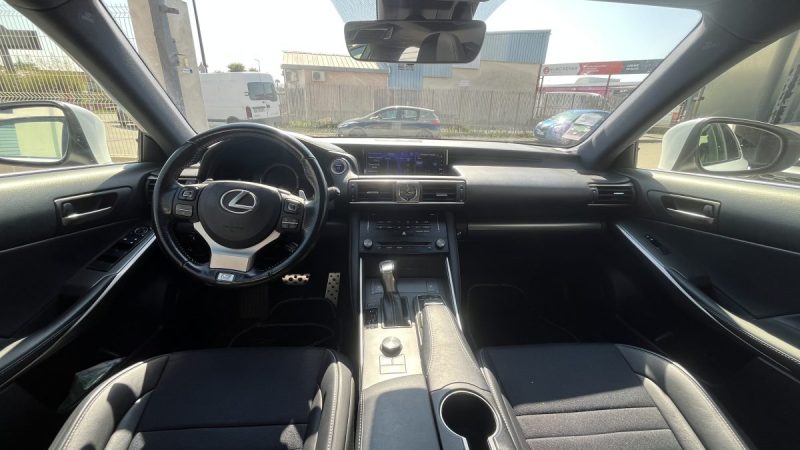 LEXUS IS 300H F SPORT TOIT OUVRANT 