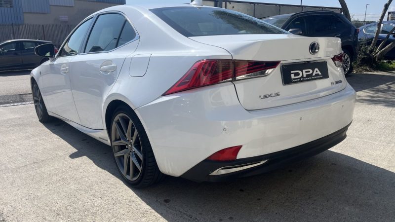 LEXUS IS 300H F SPORT TOIT OUVRANT 