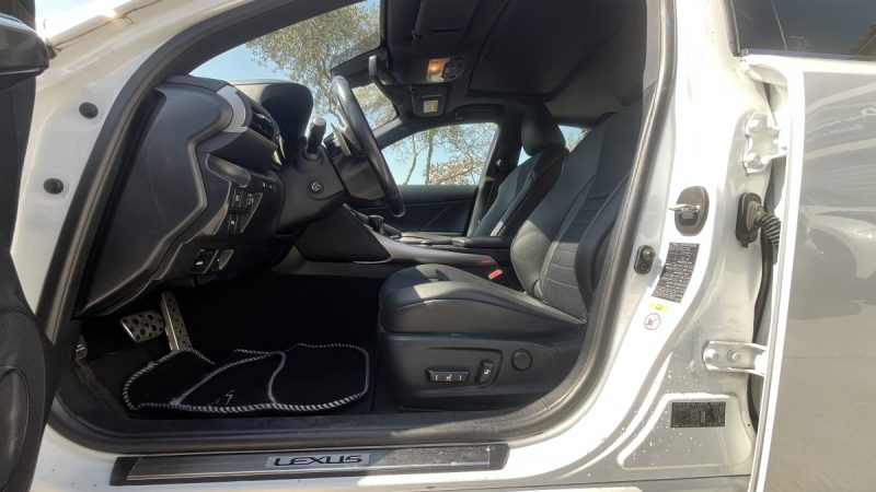 LEXUS IS 300H F SPORT TOIT OUVRANT 