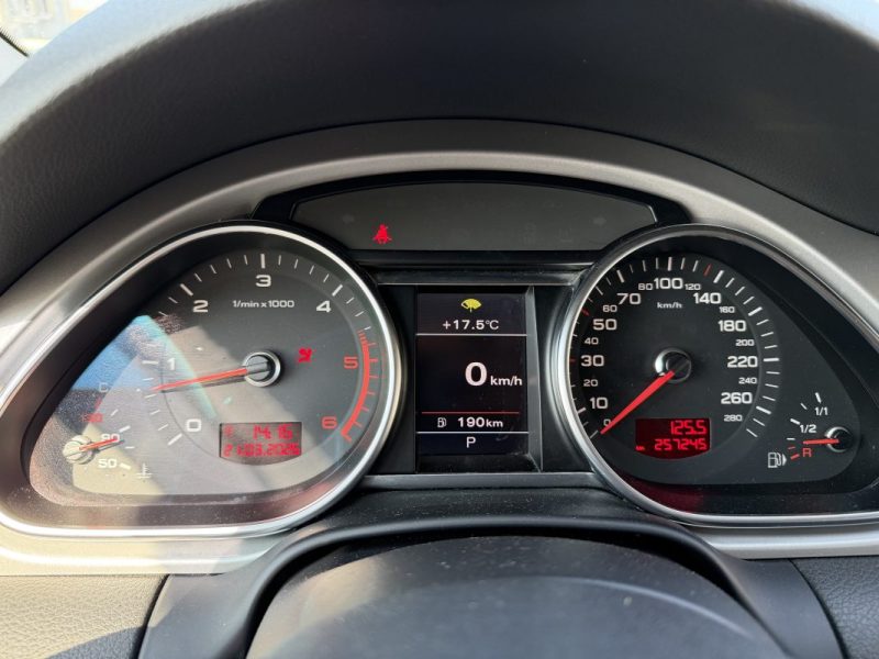 AUDI Q7 V6 3.0 TDI 240 AMBIENTE 7P 2010