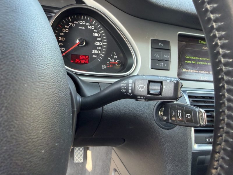 AUDI Q7 V6 3.0 TDI 240 AMBIENTE 7P 2010