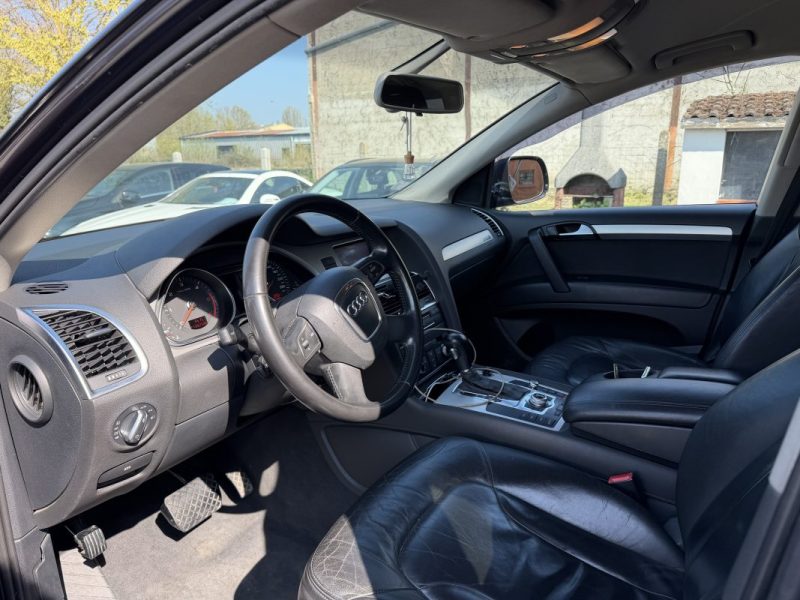 AUDI Q7 V6 3.0 TDI 240 AMBIENTE 7P 2010