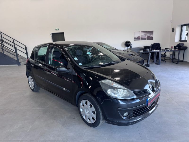 RENAULT CLIO III CONFORT DYNAMIQUE 1.4i 16V 100cv / 5 portes