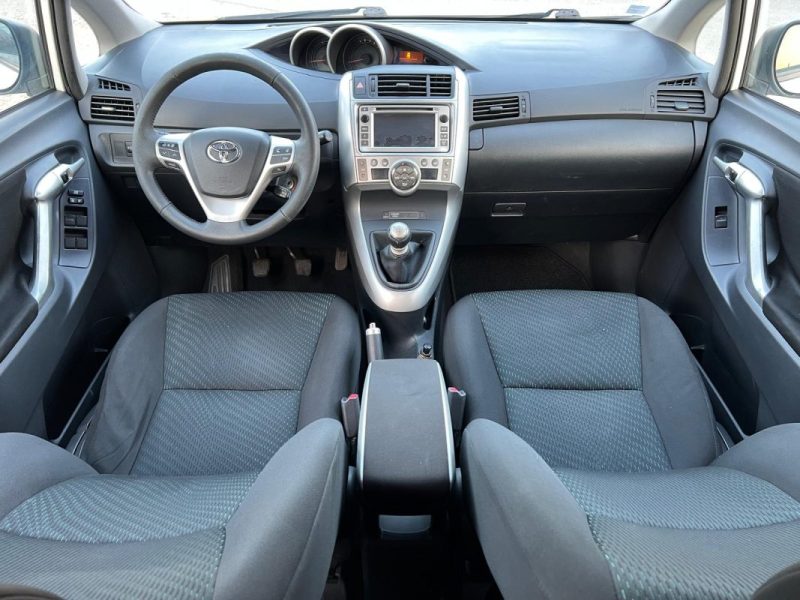 TOYOTA VERSO 126 D-4D Skyview