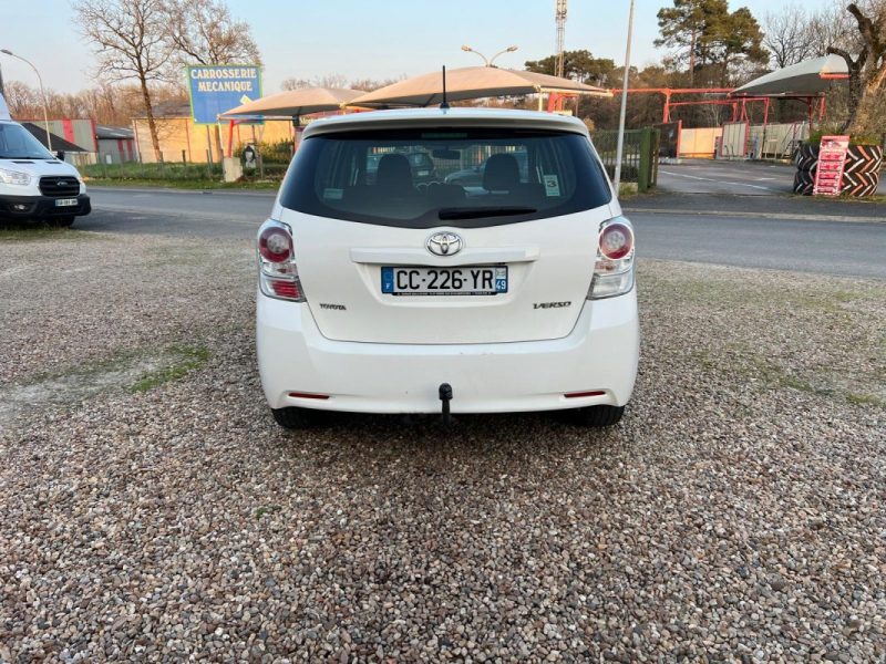 TOYOTA VERSO 126 D-4D Skyview