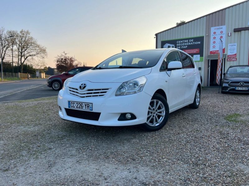 TOYOTA VERSO 126 D-4D Skyview