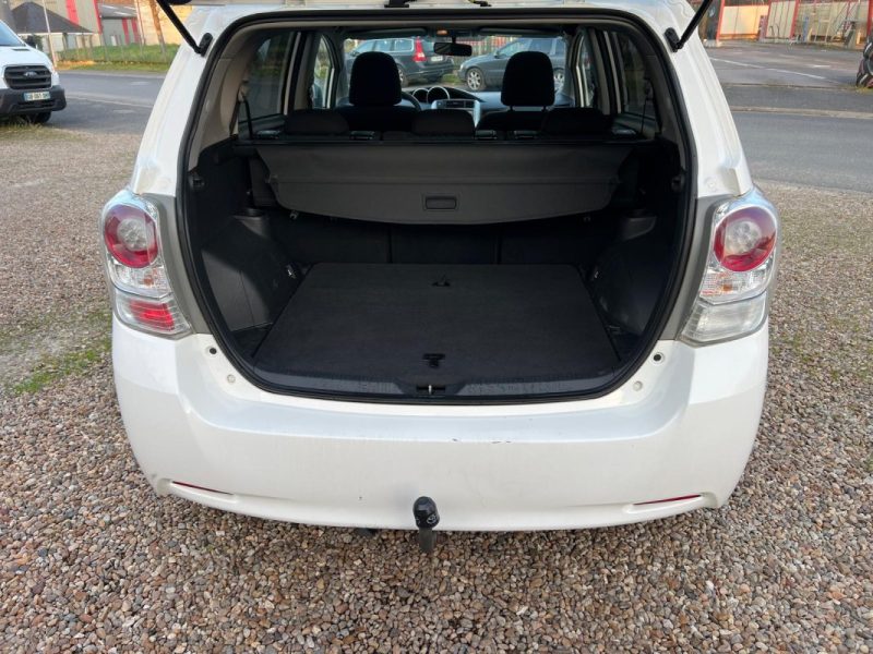 TOYOTA VERSO 126 D-4D Skyview