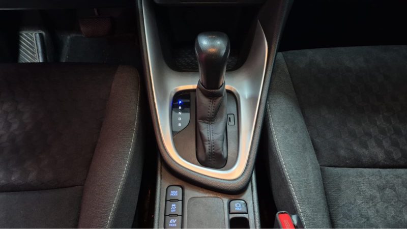 TOYOTA YARIS 4 BERLINE 116cv DYNAMIC BUSINESS 2022/1 ERE MAIN/TVA RECUPERABLE