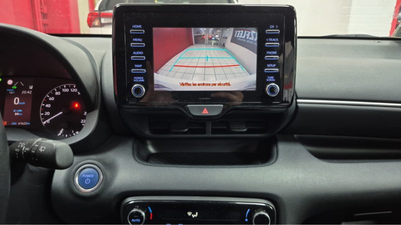 TOYOTA YARIS 4 BERLINE 116cv DYNAMIC BUSINESS/1 ERE MAIN/TVA RECUPERABLE