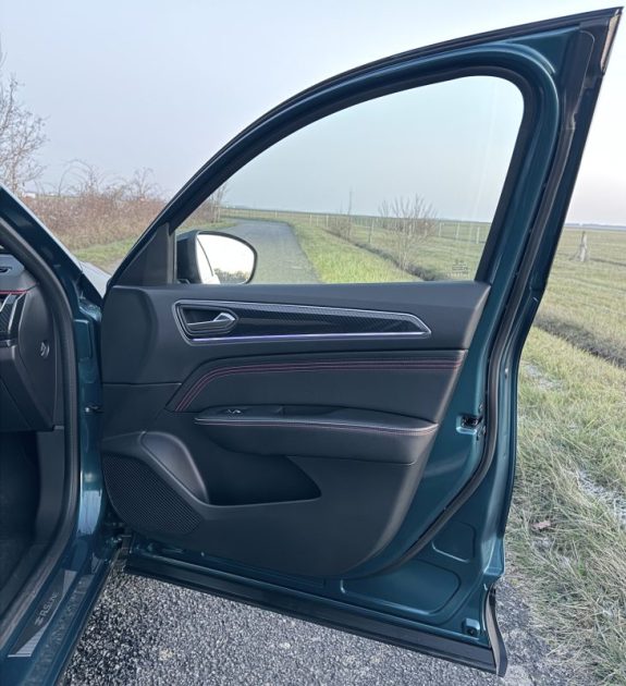 RENAULT ARKANA 1.6 E-Tech full hybrid 145ch RS LINE / SIÈGES ÉLECTRIQUES CHAUFFANTS / FEUX LED / CAM