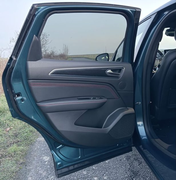 RENAULT ARKANA 1.6 E-Tech full hybrid 145ch RS LINE / SIÈGES ÉLECTRIQUES CHAUFFANTS / FEUX LED / CAM