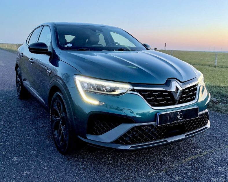 RENAULT ARKANA 1.6 E-Tech full hybrid 145ch RS LINE / SIÈGES ÉLECTRIQUES CHAUFFANTS / FEUX LED / CAM