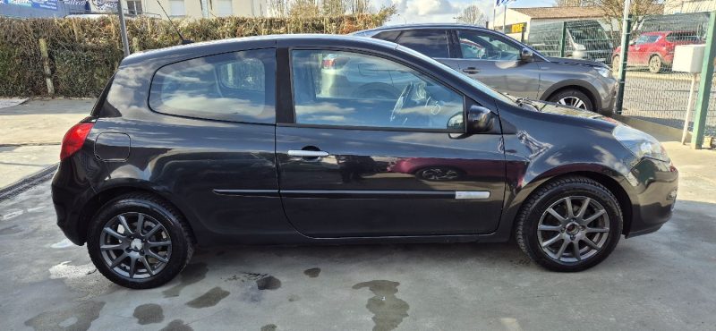 RENAULT CLIO 1.5 DCI 85CH TOMTOM 2010