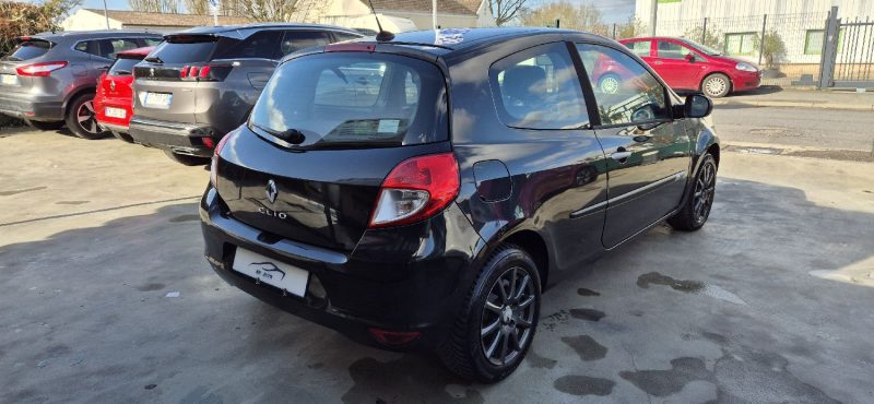 RENAULT CLIO 1.5 DCI 85CH TOMTOM 2010