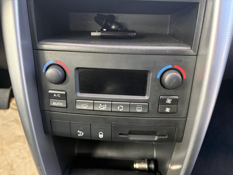 PEUGEOT 207 1.6E 16V 120 EXECUTIVE garantie 12 mois