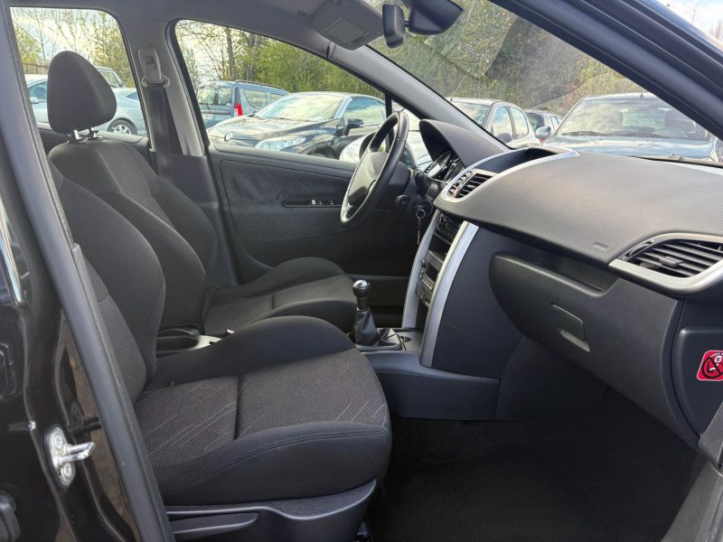 PEUGEOT 207 1.6E 16V 120 EXECUTIVE garantie 12 mois