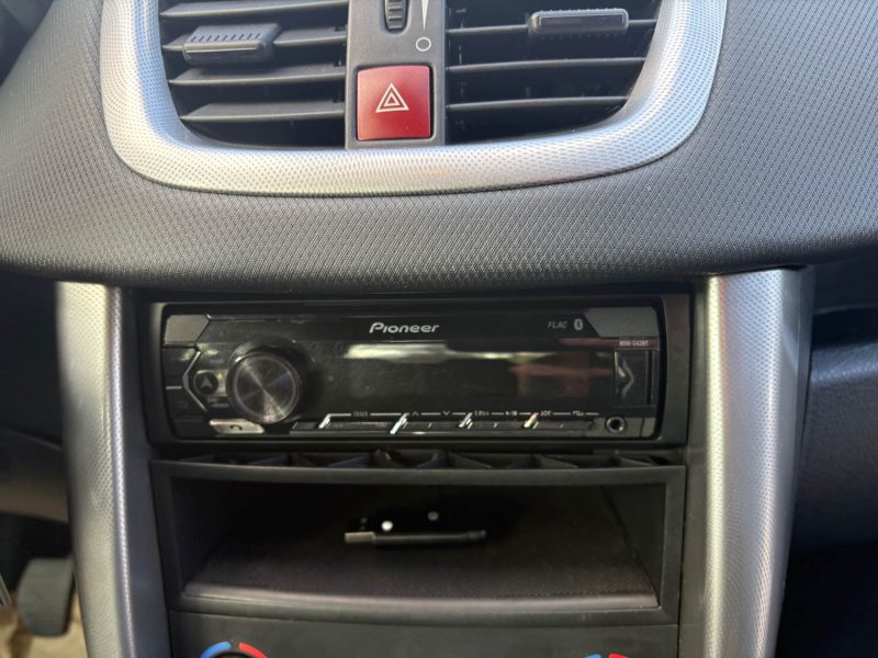 PEUGEOT 207 1.6E 16V 120 EXECUTIVE garantie 12 mois