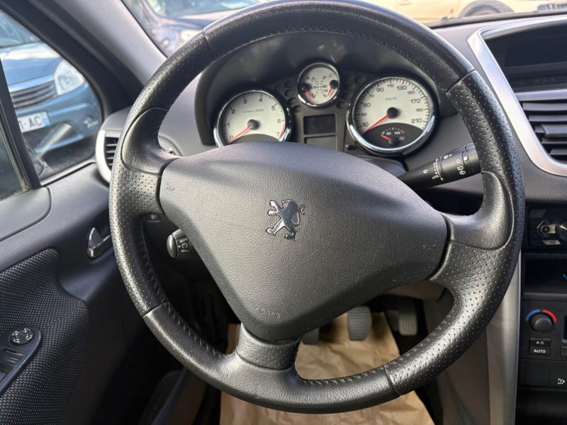 PEUGEOT 207 1.6E 16V 120 EXECUTIVE garantie 12 mois