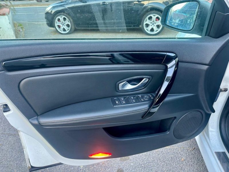 RENAULT LAGUNA 2.0 DCI 175 BOSE EDITION BA 