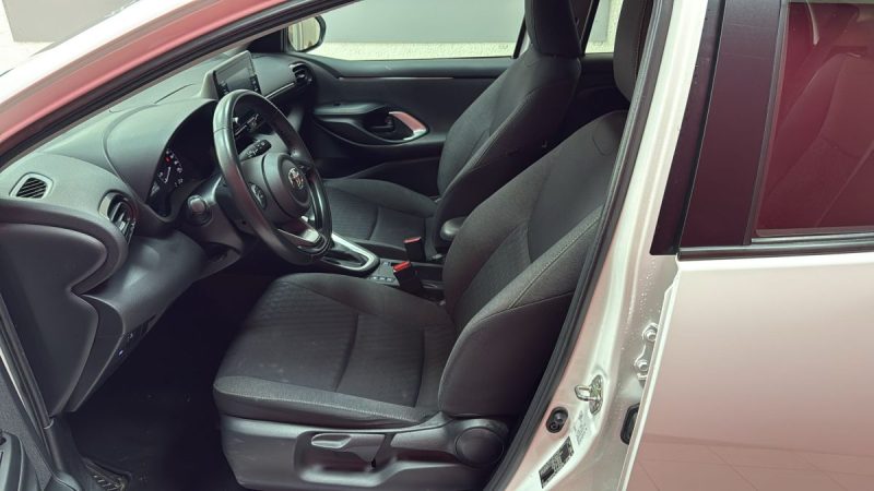 TOYOTA YARIS 4 BERLINE 116cv DYNAMIC BUSINESS/1 ERE MAIN/TVA RECUPERABLE