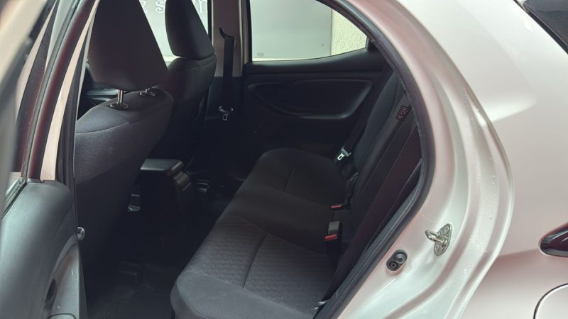 TOYOTA YARIS 4 BERLINE 116cv DYNAMIC BUSINESS/1 ERE MAIN/TVA RECUPERABLE