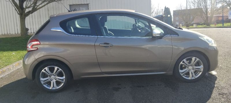 PEUGEOT 208 1.4 HDI 68 CV AN 12 PACK ALLURE PROPRE 117 KM