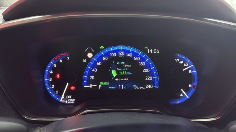 TOYOTA COROLLA BERLINE HYBRIDE 122cv DYNAMIC BUSINESS/1 ERE MAIN/TVA RECUPERABLE