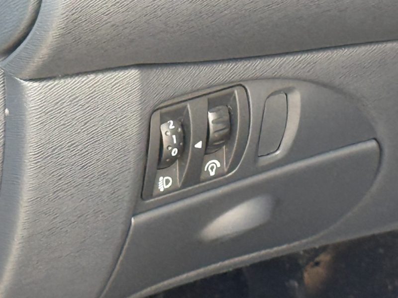 Renault Twingo II (C44) 1.2 LEV 16v 75ch Authentique