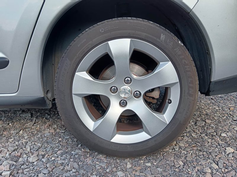 PEUGEOT 3008 1.6 HDI 112 cv PREMIUM TRES PROPRE CT OK / Toit pano / Bluetooth / SUIVI COMPLET
