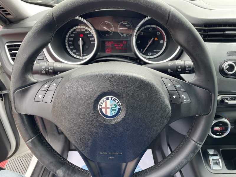 ALFA ROMEO GIULIETTA 1.6 JTDM 105CV    GARANTIE 3/12 MOIS 2011