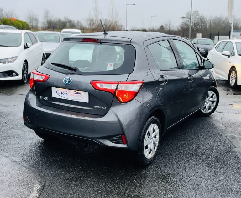 TOYOTA YARIS III 100h FRANCE BUSINESS