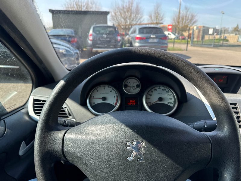 PEUGEOT 207 1.4 HDI 70 EXECUTIVE 