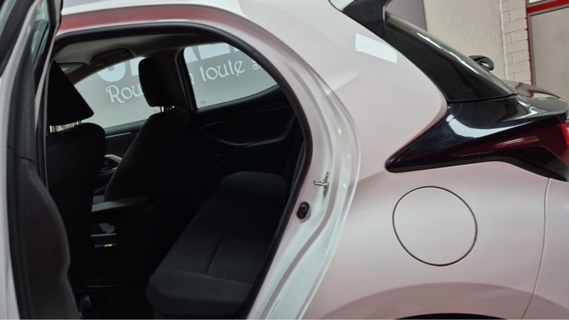 TOYOTA YARIS BERLINE HYBRIDE 116H FRANCE BUSINESS 2021