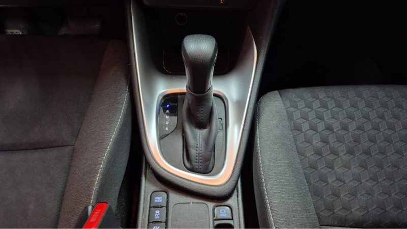 TOYOTA YARIS BERLINE HYBRIDE 116H FRANCE BUSINESS 2021