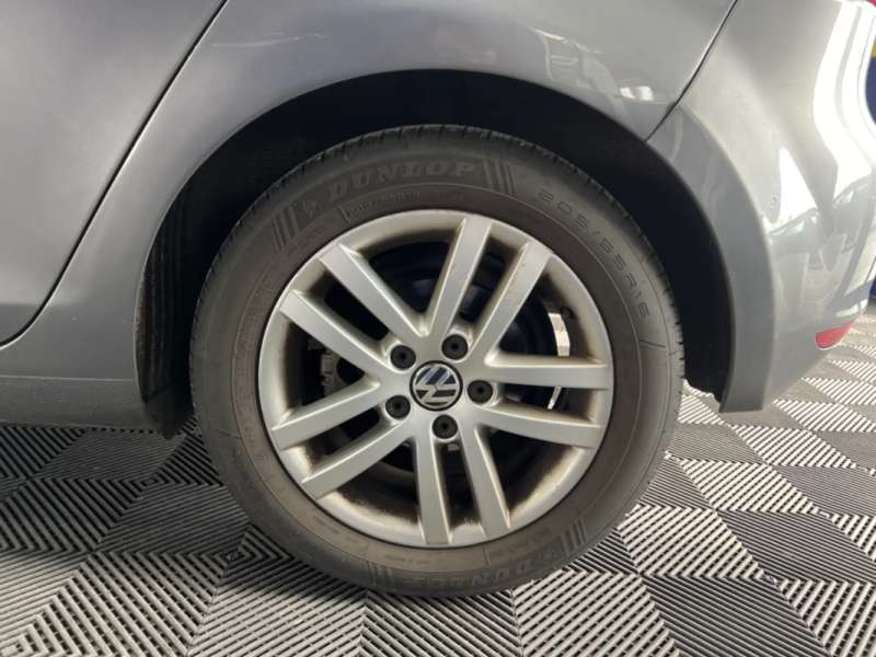 Volkswagen Golf VI 1.6 TDI 105CH Confortline Bluemotion DSG6 | Boite automatique | Radars  avant et 