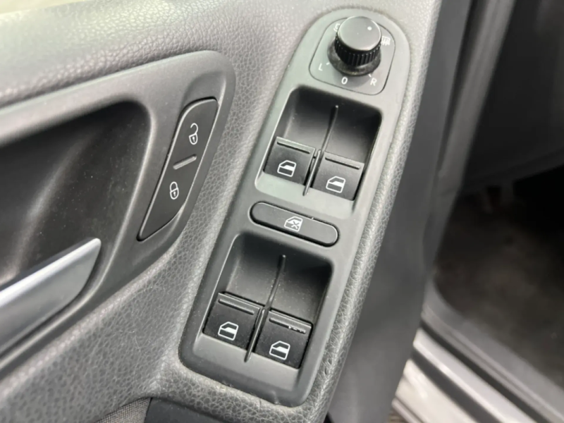 Volkswagen Golf VI 1.6 TDI 105CH Confortline Bluemotion DSG6 | Boite automatique | Radars  avant et 