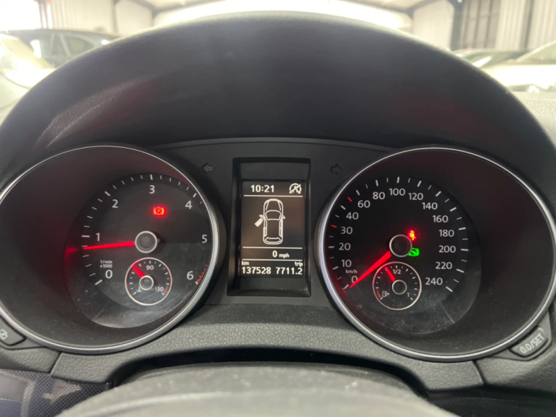 Volkswagen Golf VI 1.6 TDI 105CH Confortline Bluemotion DSG6 | Boite automatique | Radars  avant et 