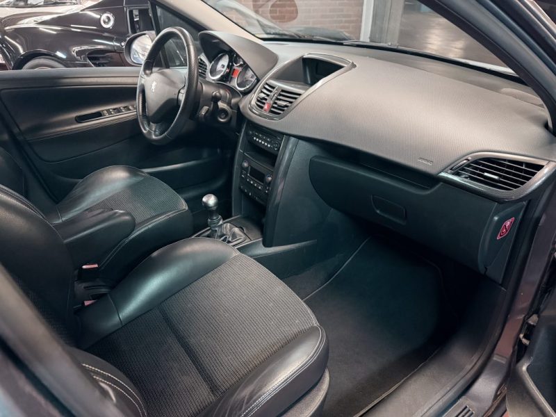 PEUGEOT 207 1.6 150ch FELINE
