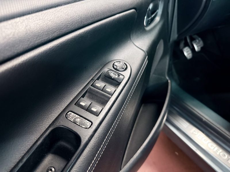 PEUGEOT 207 1.6 150ch FELINE