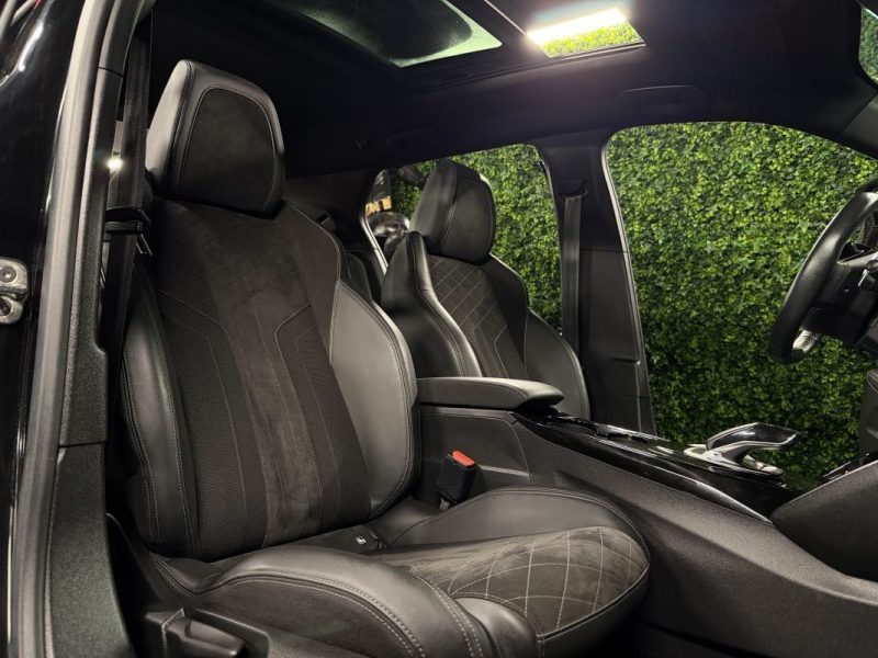 PEUGEOT 2008 GT PACK 1.2 155 TOIT OUVRANT BOITE AUTO APPLE & ANDROID VIRTUAL COCKPIT - Garantie 1 an