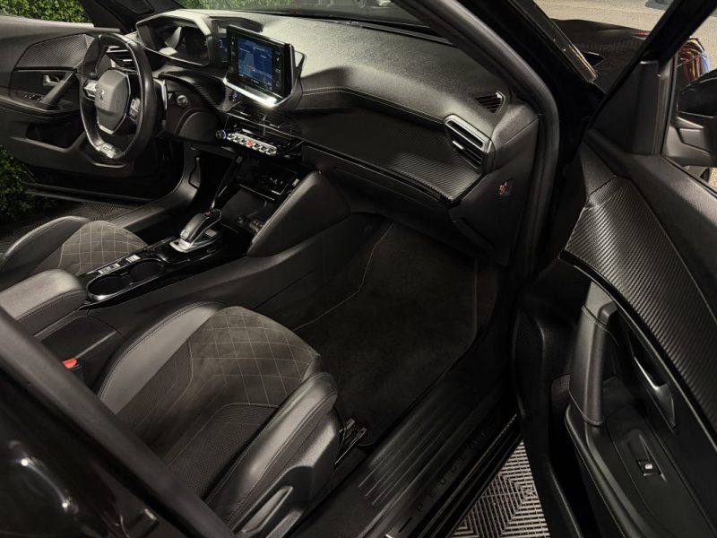 PEUGEOT 2008 GT PACK 1.2 155 TOIT OUVRANT BOITE AUTO APPLE & ANDROID VIRTUAL COCKPIT - Garantie 1 an