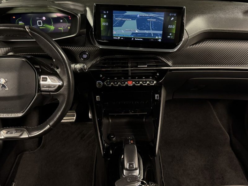 PEUGEOT 2008 GT PACK 1.2 155 TOIT OUVRANT BOITE AUTO APPLE & ANDROID VIRTUAL COCKPIT - Garantie 1 an