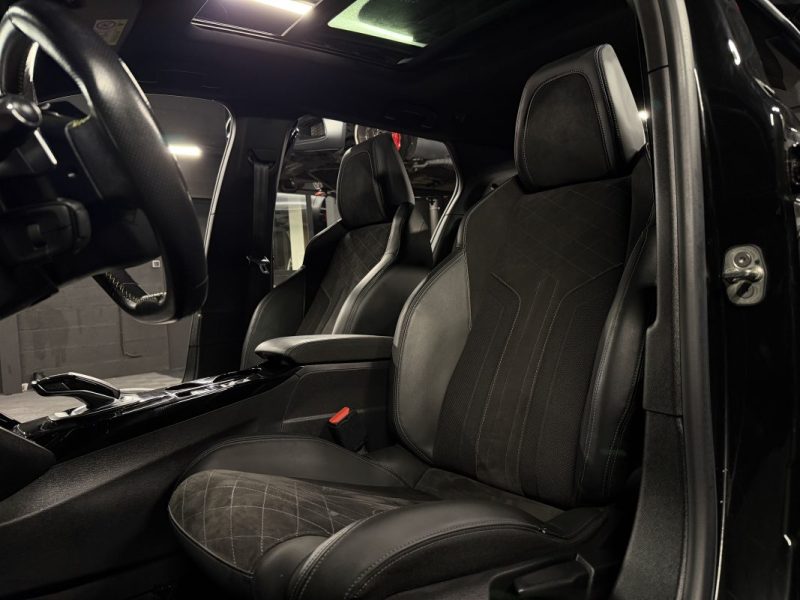 PEUGEOT 2008 GT PACK 1.2 155 TOIT OUVRANT BOITE AUTO APPLE & ANDROID VIRTUAL COCKPIT - Garantie 1 an