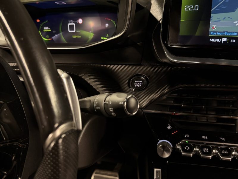 PEUGEOT 2008 GT PACK 1.2 155 TOIT OUVRANT BOITE AUTO APPLE & ANDROID VIRTUAL COCKPIT - Garantie 1 an