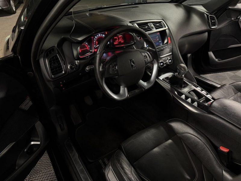 DS DS5 PHASE 2 SPORT CHIC 2.0 HDI 150 Cv INTERIEUR CUIR / TOIT PANO GPS BVM6 - BIEN LIRE L ANNONCE
