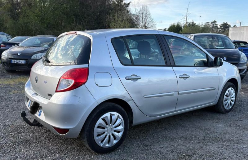 RENAULT CLIO III 1.2 16V 75CH ZEN 5P 2014 garantie, 12 mois
