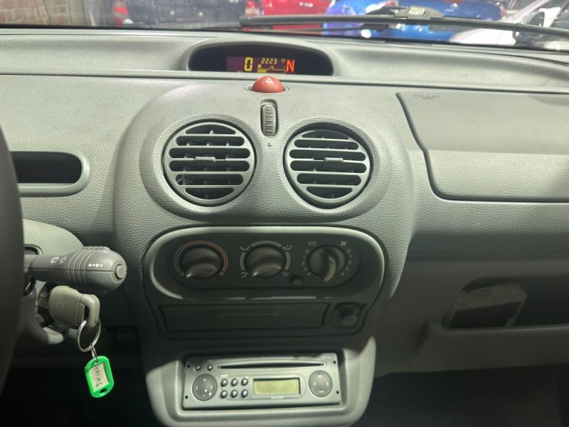 RENAULT TWINGO 1.2 77 CV Initiale Paris 2004