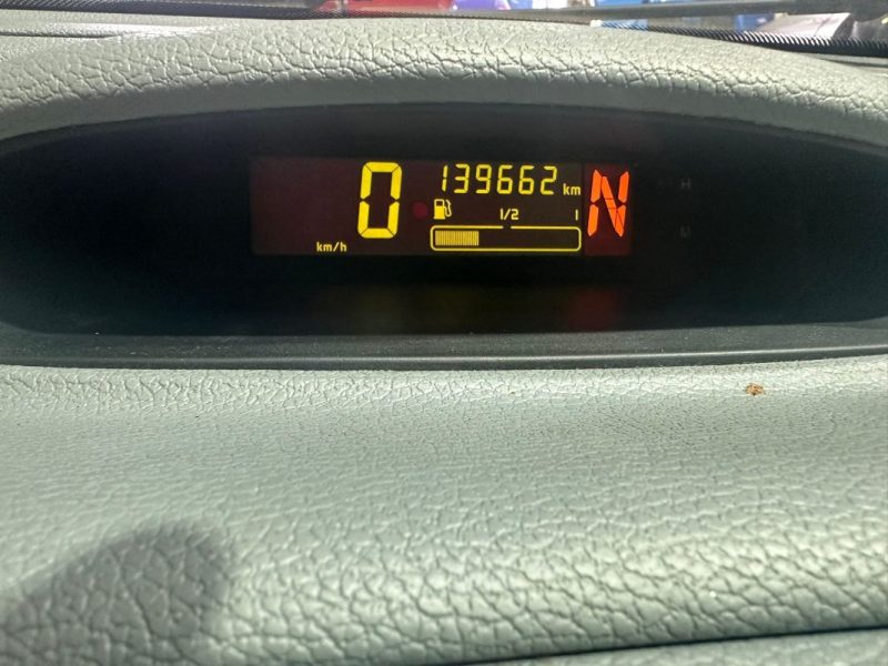 RENAULT TWINGO 1.2 77 CV Initiale Paris 2004