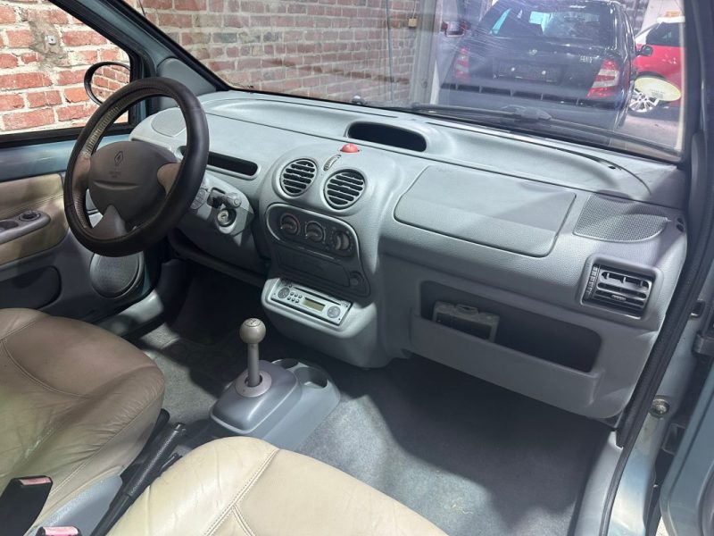 RENAULT TWINGO 1.2 77 CV Initiale Paris 2004